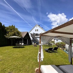 Landhaus Vorderberg tuin met heerlijk loungebed